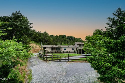 558 Oakland Way, Bybee, TN, 37713-2640 | Card Image