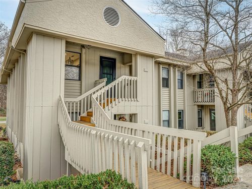102 Abbey Cir, Asheville, NC, 28805-2495 | Card Image