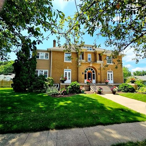 215 E Market St, Lisbon, IA, 52253-9530 | Card Image