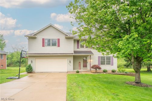 5782 Drenta Cir Sw, Navarre, OH, 44662-8608 | Card Image