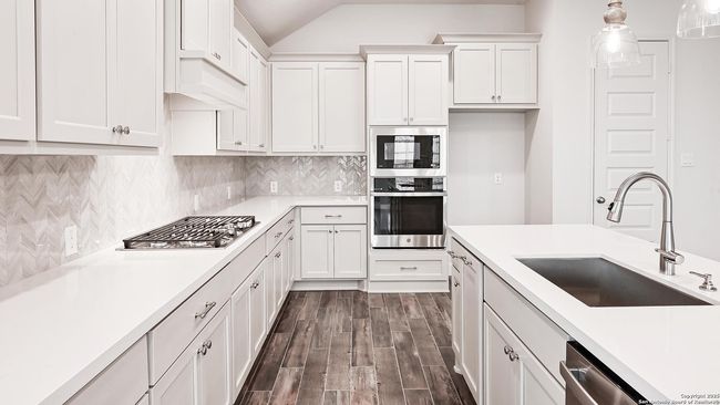 355 Alpine Lks, House other with 4 bedrooms, 3 bathrooms and null parking in New Braunfels TX | Image 6