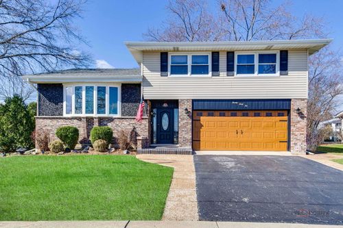 2042 S Goebbert Rd, Arlington Heights, IL, 60005-4204 | Card Image