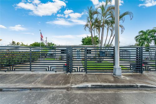 940 E 21st St, Hialeah, FL, 33013-4221 | Card Image