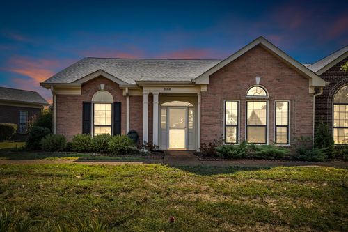8008 Sunrise Cir, Franklin, TN, 37067-8260 | Card Image