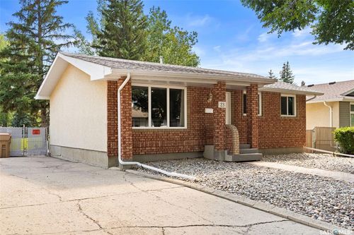 23 Price Cres, House with 3 bedrooms, 2 bathrooms and 4 parking in Regina SK | Card Image