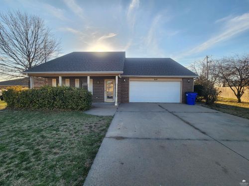 614 Chadwick Ct, Junction City, KS, 66441-5007 | Card Image