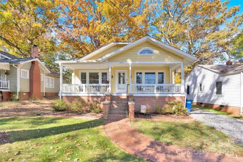 821 Wood St, Statesville, NC, 28677-6013 | Card Image