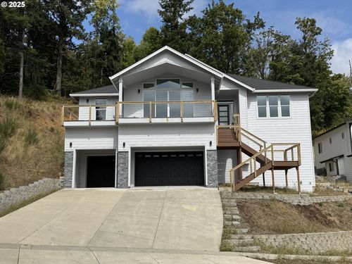 812 Hawk Dr, Silverton, OR, 97381-4103 | Card Image