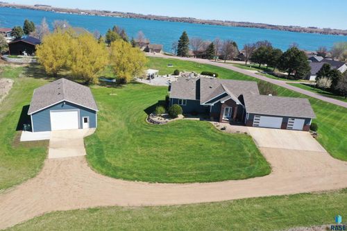 6601 Lenola Hts, Wentworth, SD, 57075-7313 | Card Image