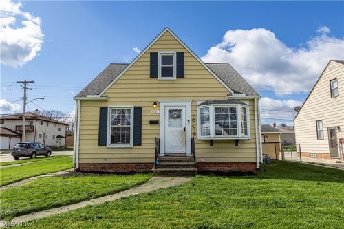 3303 Liggett Dr, Parma, OH, 44134-2615 | Card Image