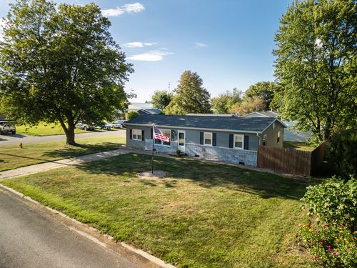 402 Park Cir, Saint Joseph, IL, 61873-9211 | Card Image