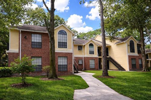 201-8635 Mallard Reserve Dr, TAMPA, FL, 33614-2347 | Card Image