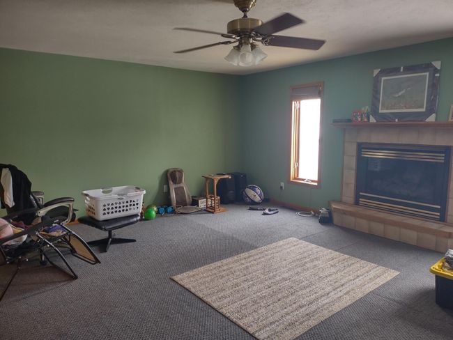 Large family room | Image 18