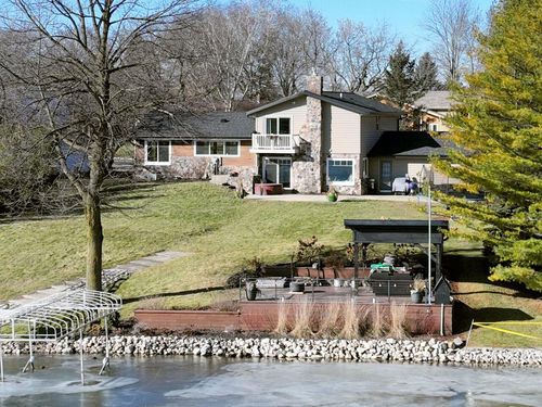 930 Jessie Lane, Random Lake, WI, 53075 | Card Image