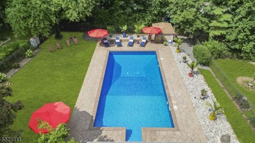 8 Crosby Ln, Oakland, NJ, 07436-3202 | Card Image