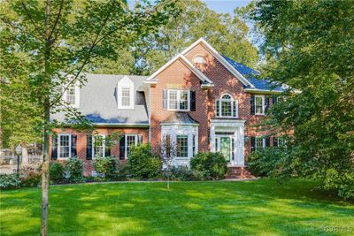 View of front of house featuring a front yard | Image 1