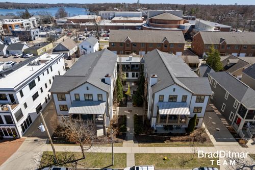 bldg-1-702 Croswell Ave, East Grand Rapids, MI, 49506-3006 | Card Image