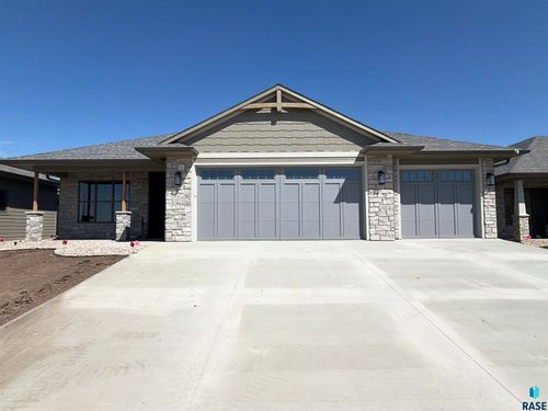 7004 E Copper Stone Cir, Sioux Falls, SD, 57110-7145 | Card Image