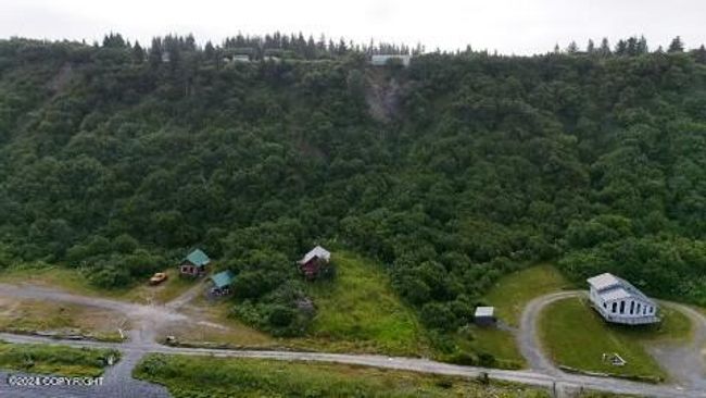 Beach and Middle Cabin | Image 41