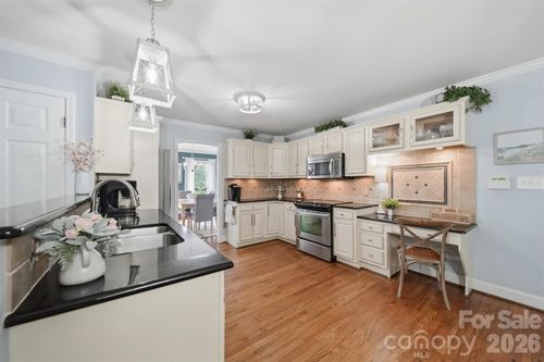 6253 Riviera Run Estates Dr, Hickory, NC, 28601-9361 | Card Image