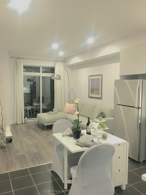 402-2490 Old Bronte Rd, Oakville, ON, L6M0Y5 | Card Image