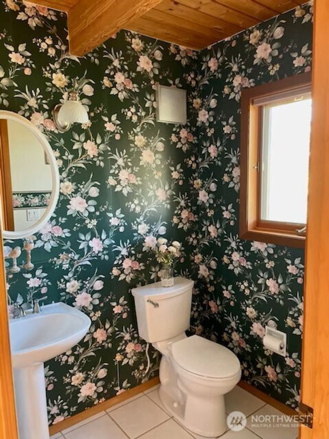 1/2 Bath Main floor | Image 18