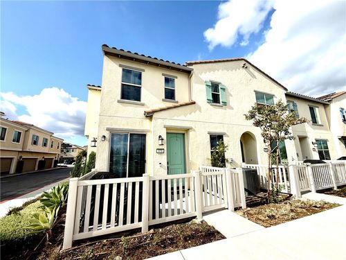 979 W Clover Ave, Rialto, CA, 92376-4868 | Card Image