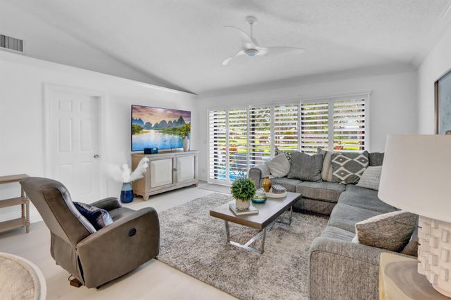 603 - 603 Club Dr, Condo with 2 bedrooms, 2 bathrooms and null parking in Palm Beach Gardens FL | Image 4