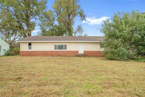 927 W 3rd Ave, Hutchinson, KS, 67501-5116 | Card Image