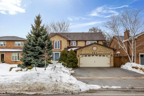 682 Willowbank Trail, Mississauga, ON, L4W3L8 | Card Image