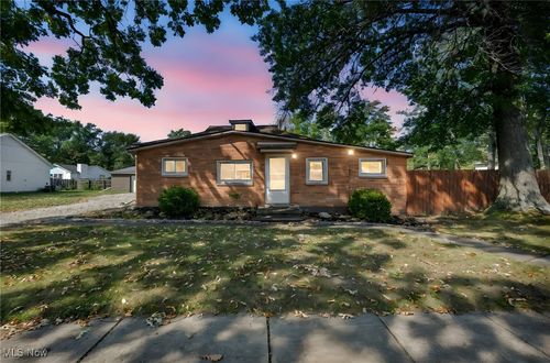 808 Robinwood Ave, Sheffield Lake, OH, 44054-2214 | Card Image