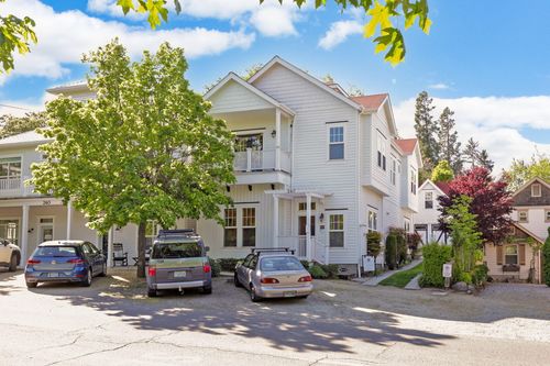 240 S Oregon St, Jacksonville, OR, 97530-9031 | Card Image