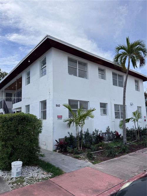 950 79th Ter, Miami Beach, FL, 33141-1832 | Card Image