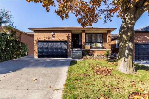 15 Gilcrest St, Hamilton, ON, L9C7G9 | Card Image