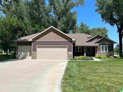 875 E Sawgrass Trl, Dakota Dunes, SD, 57049-5198 | Card Image