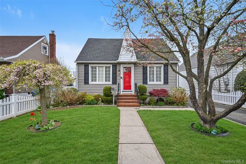 77 Landau Ave, Elmont, NY, 11003-1939 | Card Image