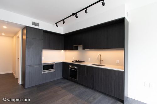 701-5987 Wilson Ave, Burnaby, BC, V5H2R3 | Card Image
