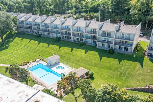 6339 Saint Croix Trl N, Oak Park Heights, MN, 55082-6935 | Card Image