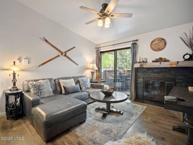 Living Area | Image 8