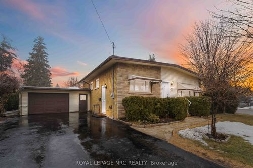 4542 Nancy Dr, Niagara Falls, ON, L2E5L3 | Card Image