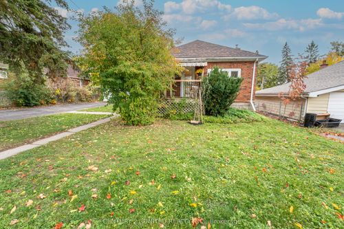 273 Bennet St, Peterborough, ON, K9H5B8 | Card Image