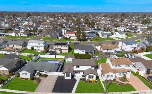 61 Cheshire Road, Oyster Bay, NY, 11714 | Card Image