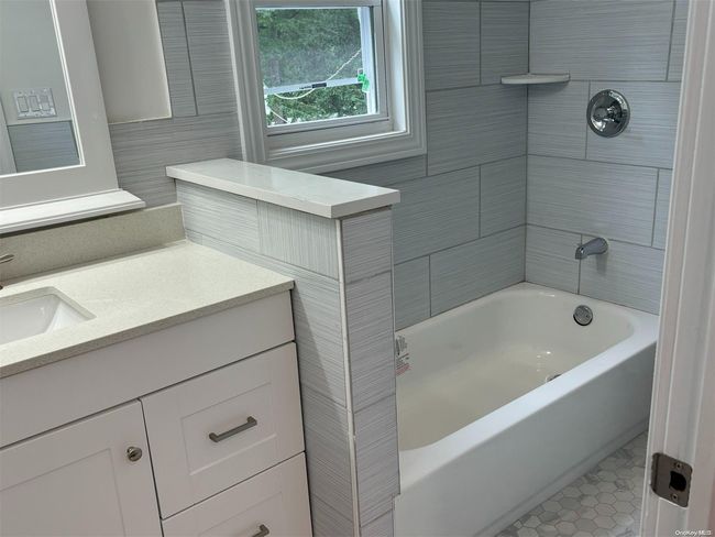 56 Sagebrush Ln, House other with 4 bedrooms, 3 bathrooms and null parking in Islandia NY | Image 14
