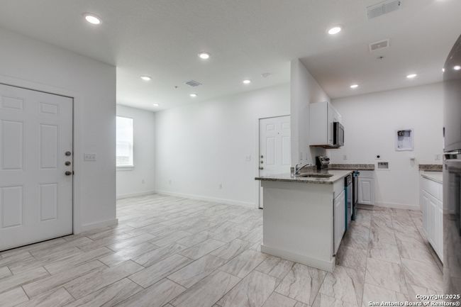 1102 - 5415 Ingram Rd, Condo with 2 bedrooms, 2 bathrooms and null parking in San Antonio TX | Image 5
