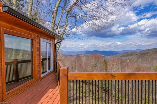 120 Woodridge Rd, Beech Mountain, NC, 28604-8253 | Card Image