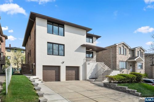 220 8th St, Palisades Park, NJ, 07650-2018 | Card Image