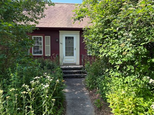 44 Ferrante Ave, Greenfield, MA, 01301-1417 | Card Image