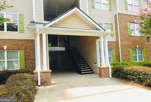 8302 Fairington Ridge Cir, Stonecrest, GA, 30038-5617 | Card Image
