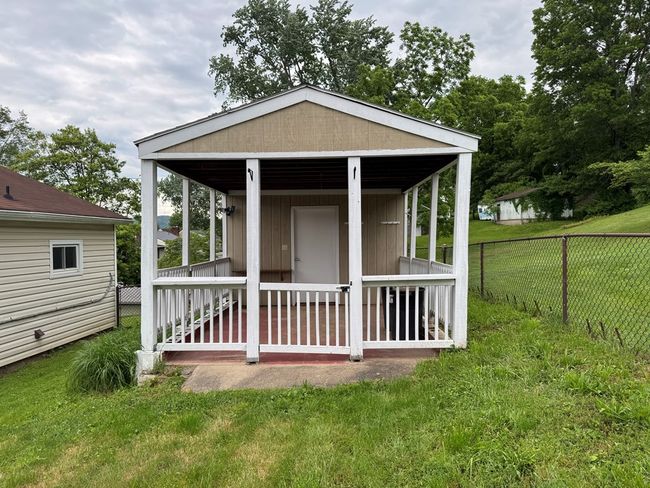 Shed w/covered patio | Image 13