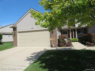 217 Newberry Lane, Condo with 2 bedrooms, 2 bathrooms and null parking in Marion Twp MI | Image 2